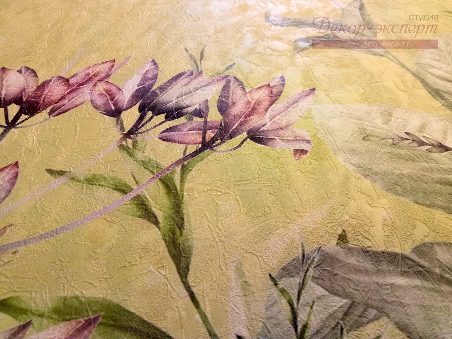 Фрагмент цветопробы на флизелине с текстурой "под фреску".