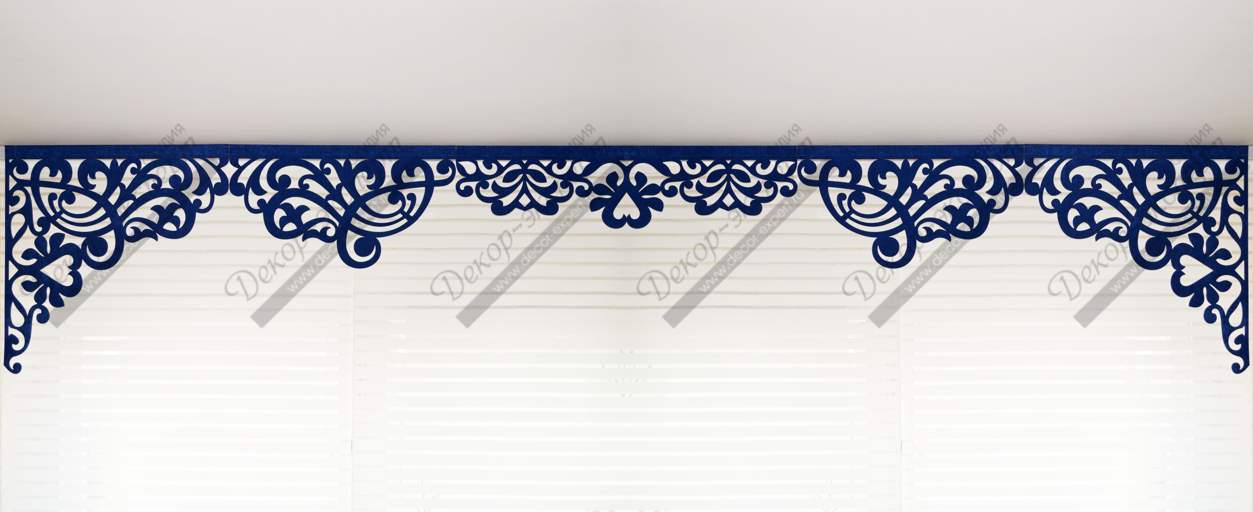 Пример готового  ажурного ламбрекена "Ренессанс-2" ткань "Софт" цвет синий