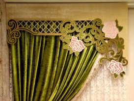 Многоцветный ажурный ламбрекен "Испанская роза-4" в комплекте со  шторой и тюлем.